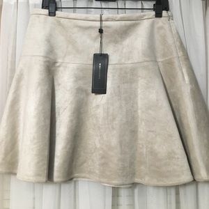 BCBG maxazria beige suede skirt size medium NWT